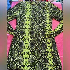 VENUS Vibrant Green and Black Patterned Long Sleeve Dress